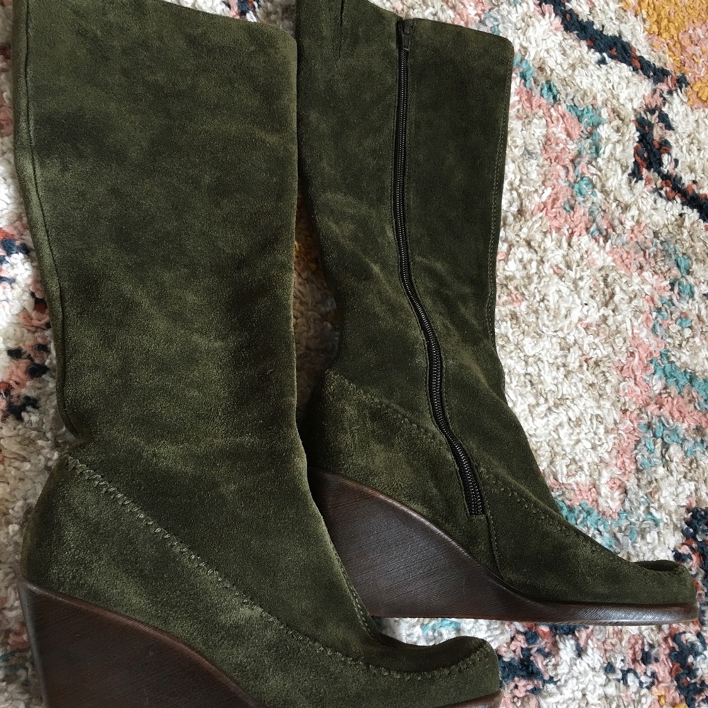 Aerosoles Gather Round Geeen Suede Boots